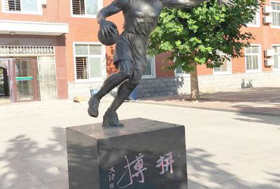 “拼搏”籃球運(yùn)動(dòng)人物雕塑