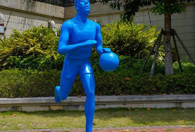 玻璃鋼噴漆籃球運動人物雕塑